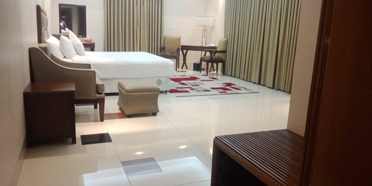 The Royal Paradise Dhaka Exterior photo